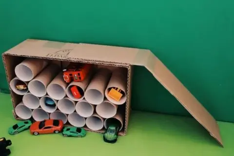 Jak zrobić garaż z kartonu? Prosty DIY dla dzieci i rodziców