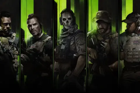 Pięciu żołnierzy w taktycznym rynsztunku, w tym ikoniczny ghost cod, gotowych do akcji na tle zielonych pasów.