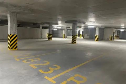 Parcheggio condominiale con posti auto numerati. Scopri il prezzo per l'affitto posto auto condominiale.