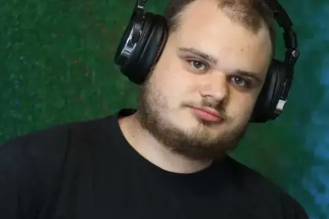 Ile lat ma DJ Akun? Zaskakujące fakty o jego karierze