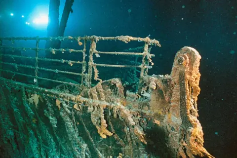 Restos oxidados del Titanic, un sombrío recordatorio de cuando se hundió el Titanic.