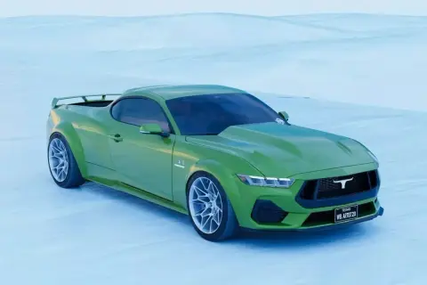 Zielony Ford Shelby w wersji pickup, z szerokimi błotnikami i spojlerem, na tle śnieżnego krajobrazu.
