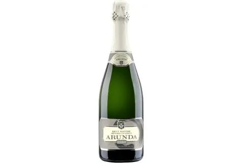 Bottiglia di spumante Arlunda Brut Nature Metodo Classico Zero. Il brut nature significato indica un vino secco, senza zuccheri aggiunti.