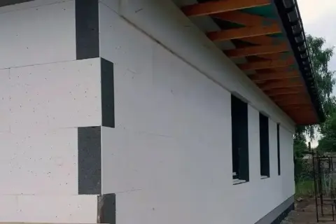 Jaka farba pomalować styropian, aby uniknąć zniszczeń?