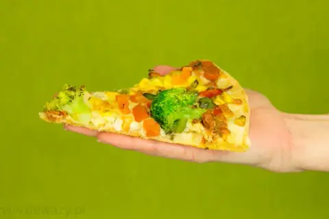Ile kalorii ma pizza wegetariańska? Sekrety lżejszej wersji