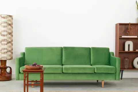 Jak odmienić salon starymi meblami? Inspiracje i DIY