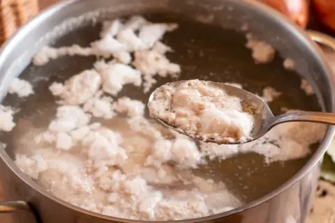 Szumowiny w rosole: Szkodliwe? Zbierać? Rozwiewamy mity!