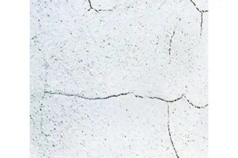 Dlaczego pęka tynk cementowo-wapienny? Oto najczęstsze przyczyny