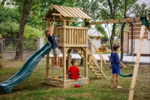 Plac zabaw DIY: jak zbudować bezpieczny raj dla dzieci? Poradnik