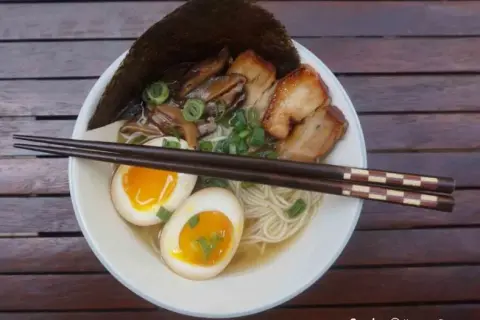 Czy ramen jest zdrowy? Wpływ na dietę, kalorie i porady eksperta