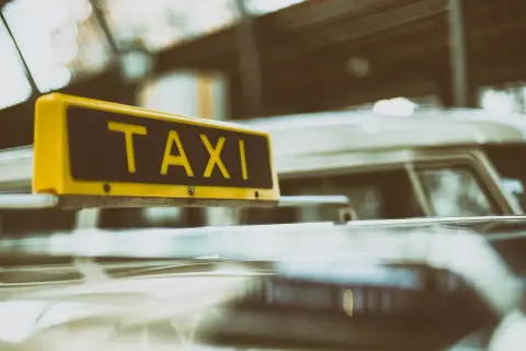 Ile kosztuje taxi w Krakowie? Sprawdź ceny i oszczędź na przejazdach