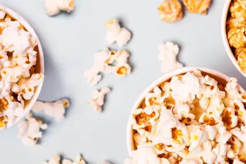 Ile kalorii ma popcorn? Zaskakujące różnice w kaloryczności!