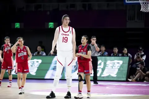 Las gigantes chinas del baloncesto: Estrellas WNBA y legado histórico