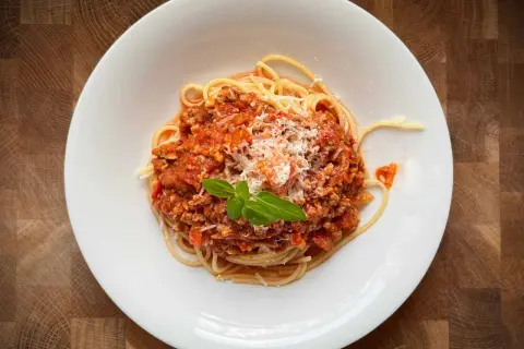 Przepisy na spaghetti bolognese, które zachwycą Twoich gości