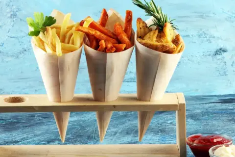 Domowe frytki z patelni: przepis na chrupkość bez frytkownicy