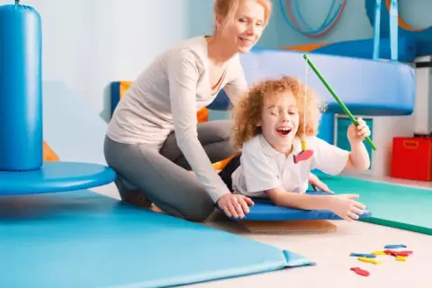 Kurs terapeuty integracji sensorycznej – jak zdobyć kwalifikacje?