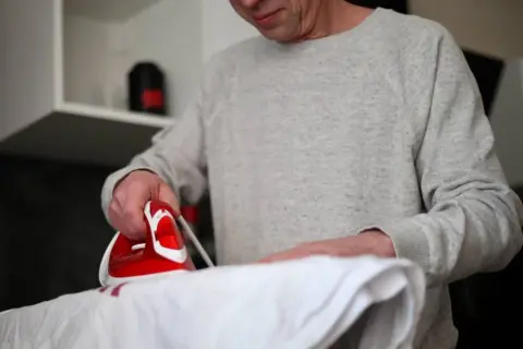 Jak usunąć nadruk z bluzy? Skuteczne i bezpieczne domowe metody