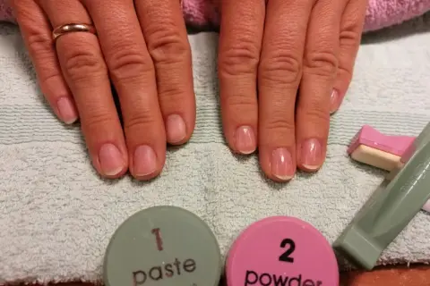 Czy manicure japoński niszczy paznokcie? Odkryj prawdę o jego wpływie