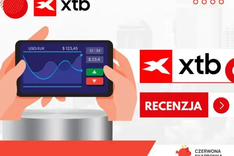 Sprawdź, czy xtb jest darmowe! Na ekranie telefonu wykres kursu USD/EUR, obok przyciski kupna/sprzedaży. Logo XTB i napis "Recenzja".