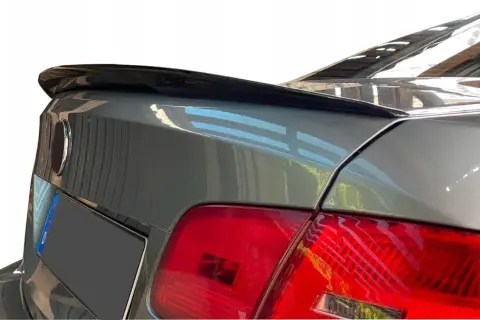Spoiler do BMW E90: Wybór, montaż i style. Czy warto?