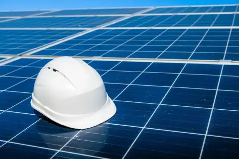 Panele fotowoltaiczne jako źródło energii dla falownika PV
