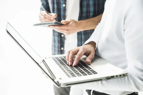 Cyfrowe kompetencje – dlaczego są dziś tak ważne dla rodzin i lokalnych społeczności?