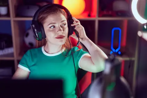 Adaptacyjna muzyka w grach roguelike — jak kompozytorzy oswajają losowość