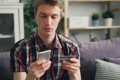 Bezpieczeństwo online - płatności w cyfrowych serwisach