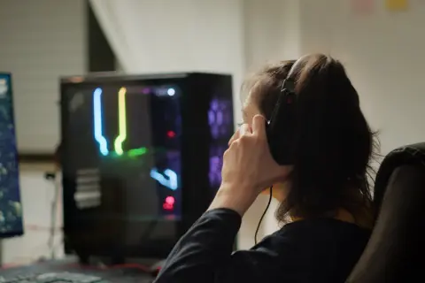Dlaczego platformy rozrywkowe online działają bez przerw?