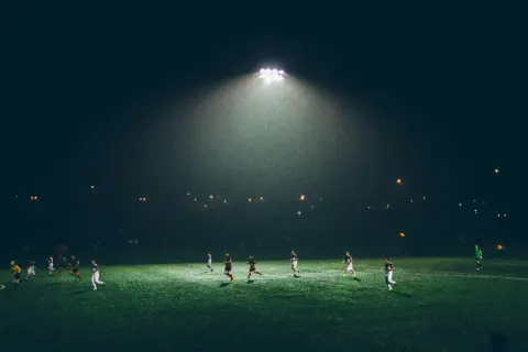 Czujniki na Skórze, Wyniki na Tablicy: Jak Technologie Ubieralne Pomagają Poprawiać Wyniki Sportowe
