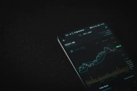 Łańcuch Bloków w Akcji: Nieoczywiste Zastosowania Blockchain Poza Kryptowalutami