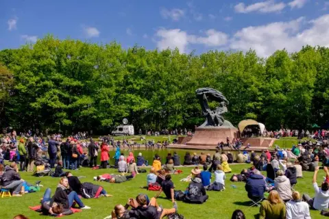 Ile trwa koncert chopinowski w Łazienkach: harmonogram występów 2025
