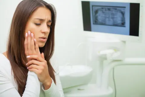 Usuwanie ósemek w Poznaniu – kiedy konieczna jest pomoc chirurga stomatologa?