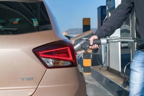 Benzyna CNG – co to jest i dlaczego warto ją wybrać?