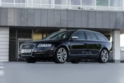 Audi S6 V10: Potężna bestia na niemieckich autostradach