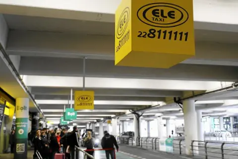 Ile kosztuje taxi z lotniska Chopina na dworzec centralny? Sprawdź ceny!