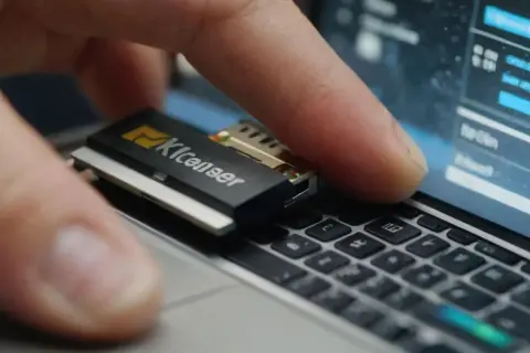 Jak zrzucić zdjęcia na pendrive i uniknąć utraty danych