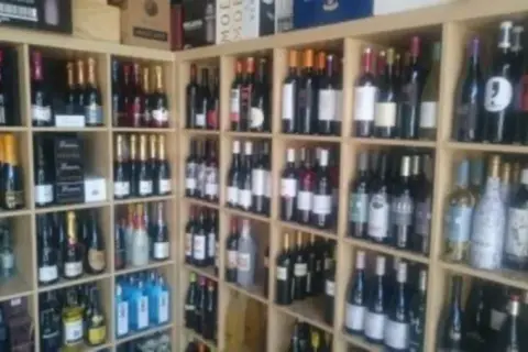 Almacén de bebidas: Inversión, licencias y logística para ganar