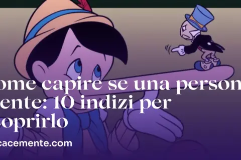 Pinocchio, con il naso lungo per le bugie, indica un grillo che gli punta il dito contro.