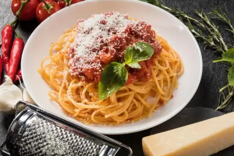 Jak zrobić spaghetti bez mięsa – pyszny przepis na wegetariańskie danie