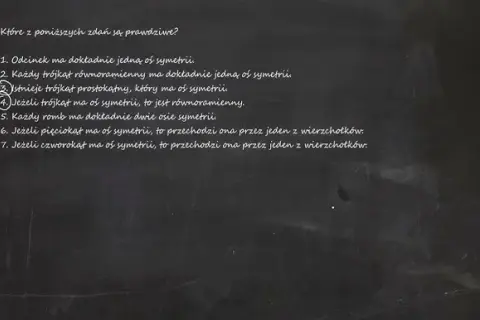 Ile osi symetrii ma odcinek? Poznaj zaskakujące odpowiedzi!