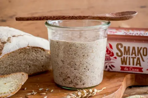 Ile zakwasu na 1 kg mąki? Klucz do idealnie wyrośniętego chleba