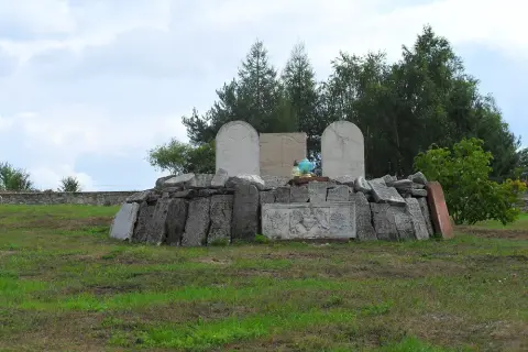 Co oznaczają kamyki na macewach? Odkryj ich głęboką symbolikę