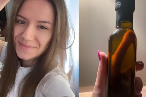 Uśmiechnięta dziewczyna i butelka z ciemnym płynem, prawdopodobnie olej z wiesiołka, który może pomóc w pielęgnacji.