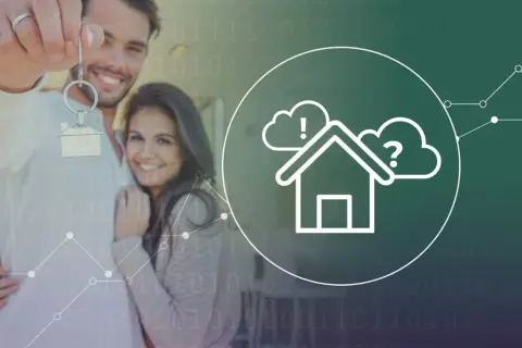 Coppia felice con chiavi di casa, simbolo di un investimento immobiliare. La quota capitale è la base per il futuro.
