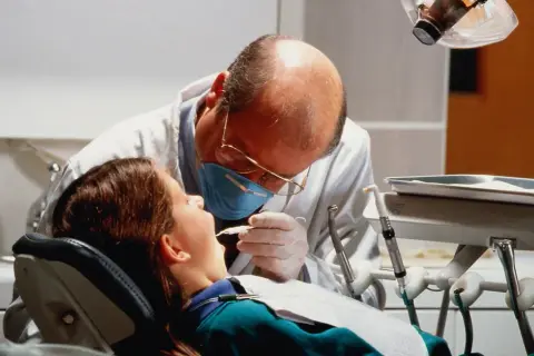 Ile kosztuje znieczulenie u dentysty na NFZ? To naprawdę bezpłatne!