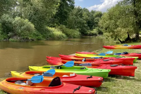 Spływ kajakowy Tanwią: Trasy, ceny, porady zaplanuj idealnie!