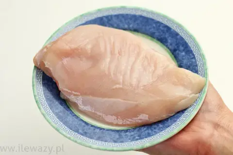 Ile kalorii ma pierś z kurczaka? Zaskakujące kalorie po obróbce!