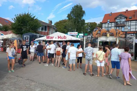 Gdzie zjeść w Ustce? Najlepsze miejsca na smaczną rybę i nie tylko