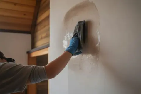 Jak usunąć plamy od komina? Poradnik krok po kroku i prewencja